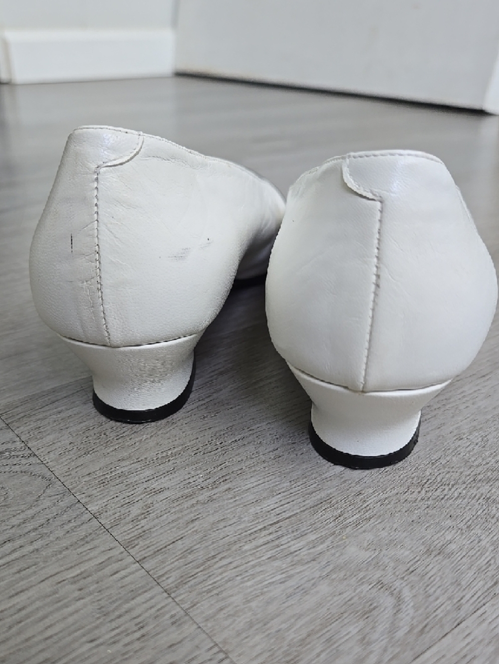 Bottega Veneta Two-Tone White Leather Heels with Black Woven Toe Size 7½ - Picture 15 of 17